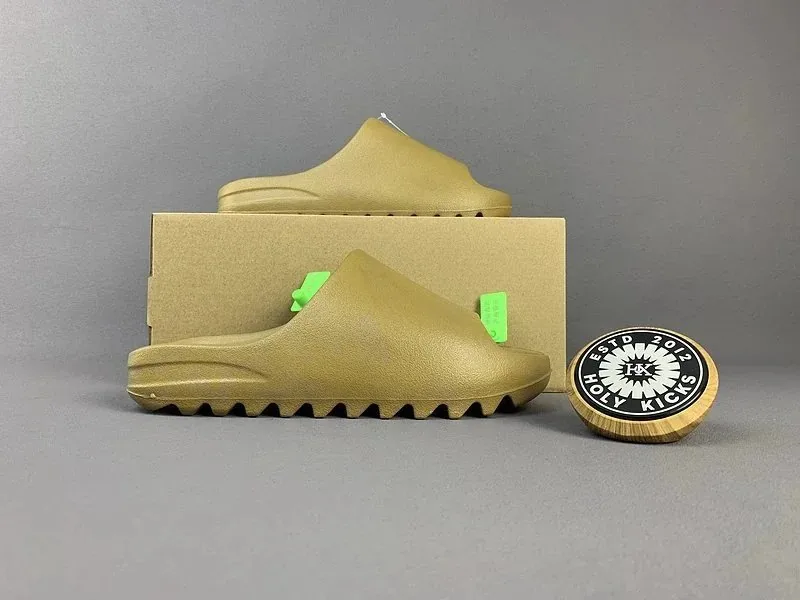 Yeezy Slide Foam Sandal Collection — Photo 8