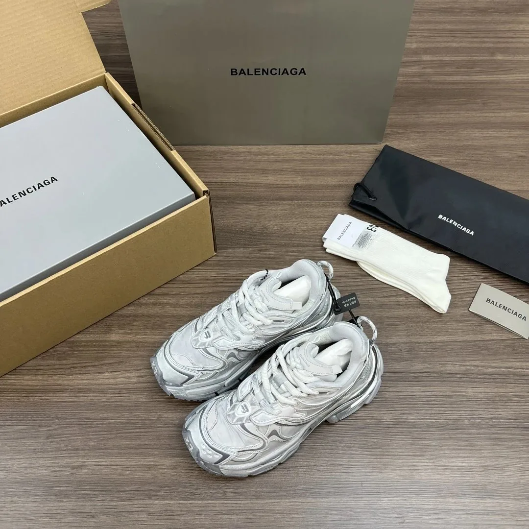 Balenciaga Runner Beige 2.0 Sneakers — Photo 5