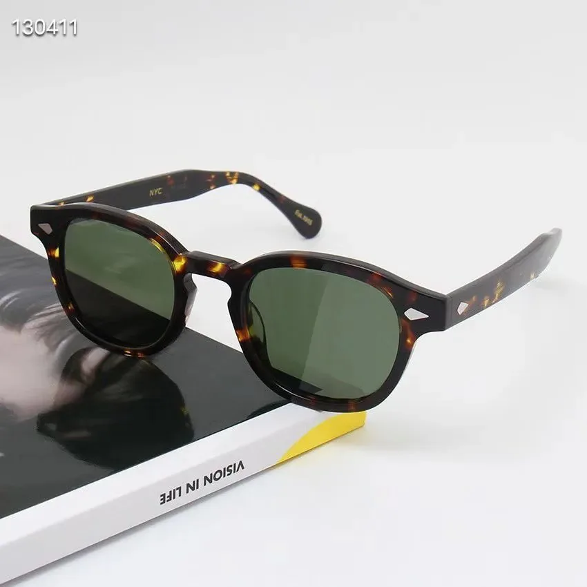 Sunglasses — Photo 11