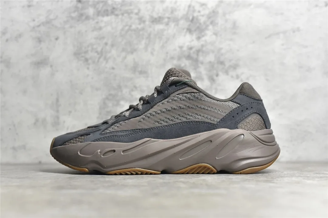 Adidas Yeezy Boost 700 — Zdjęcie 13