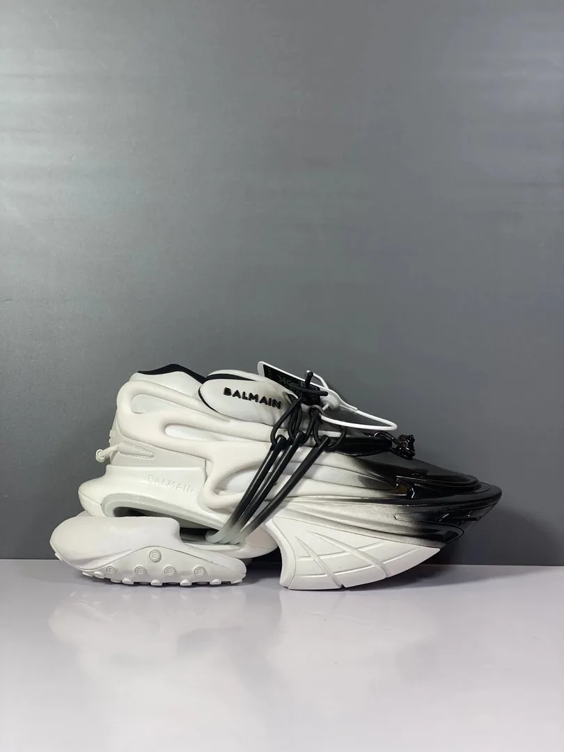 Balmain Unicorn Grey Low-Top Sneakers — Photo 15
