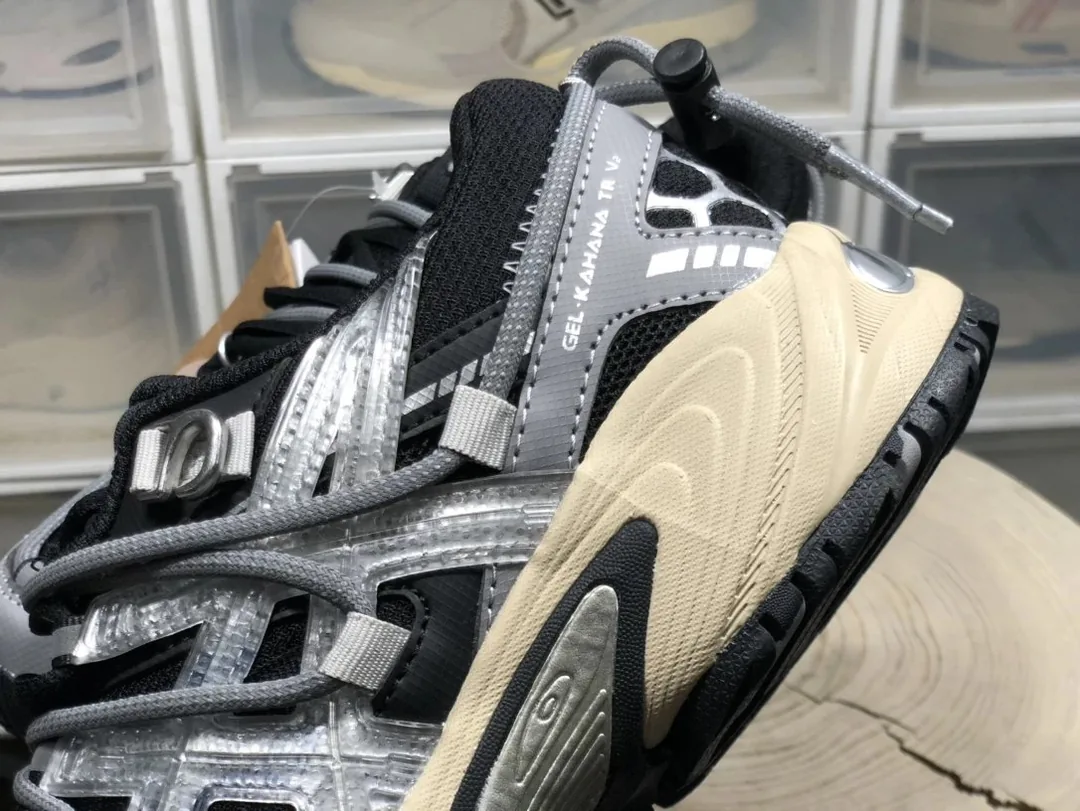 Asics Gel-Kahana Camo Trail Runners — Photo 2