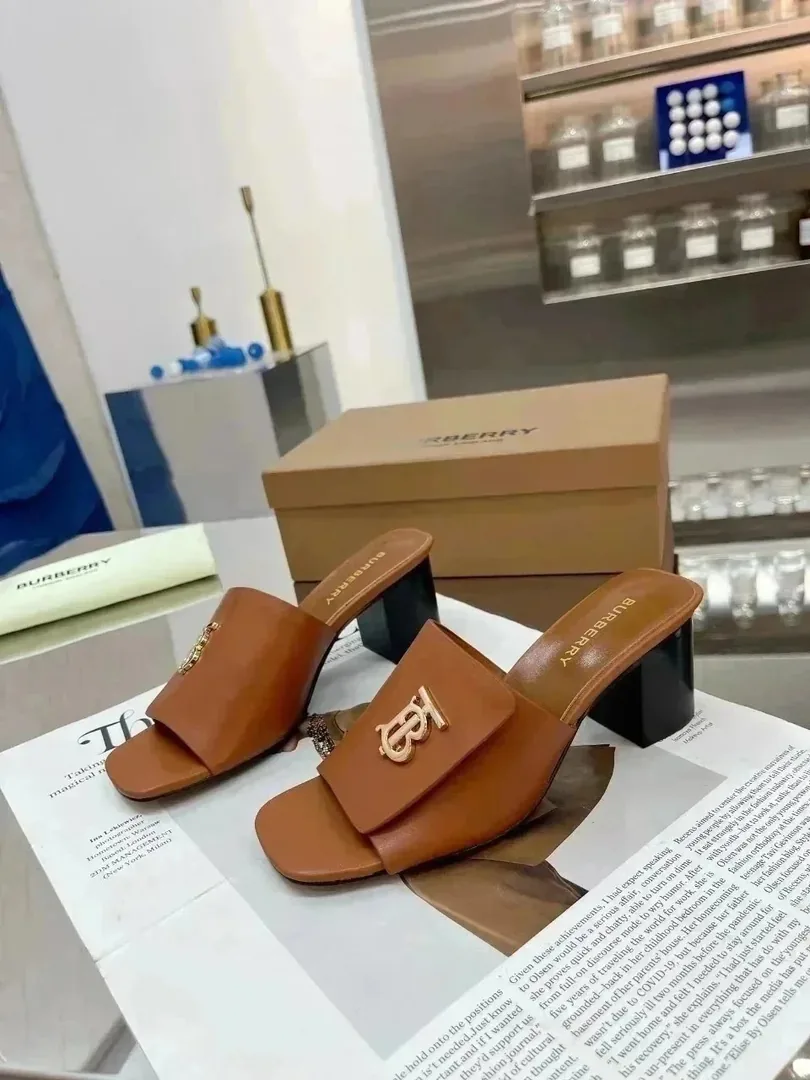 Gucci Sneakers — QC