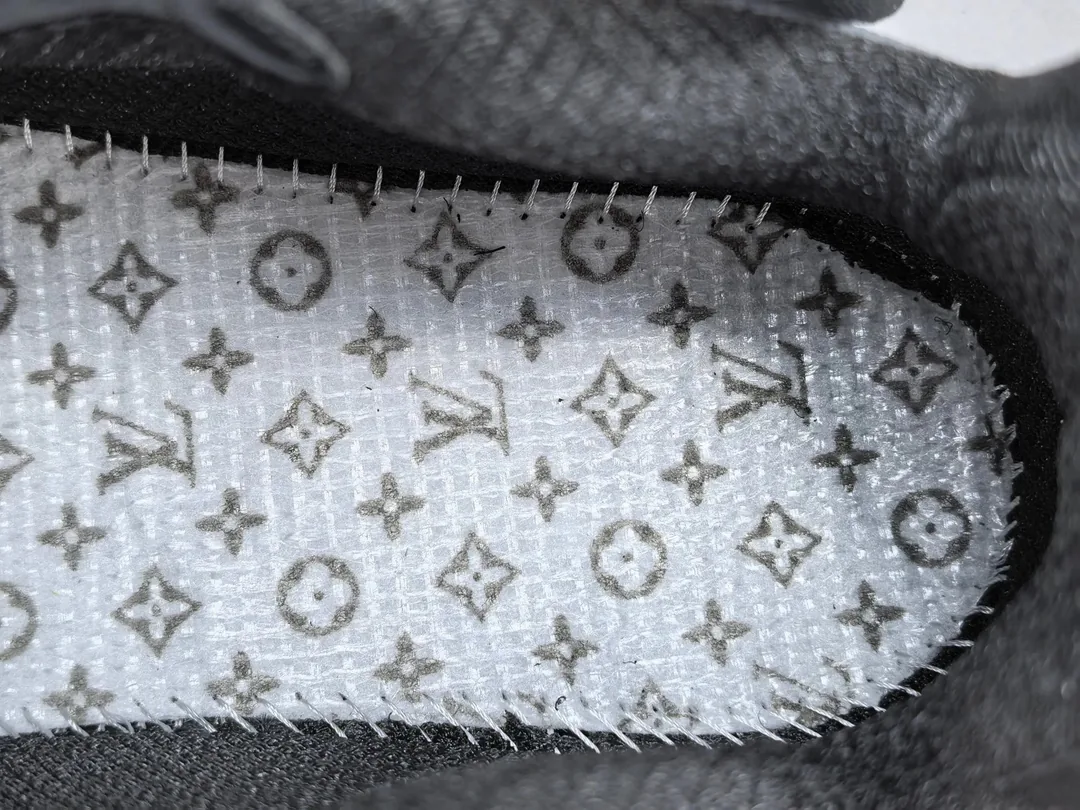 Louis Vuitton LV Runner Tactic Brown Sneakers — Photo 14