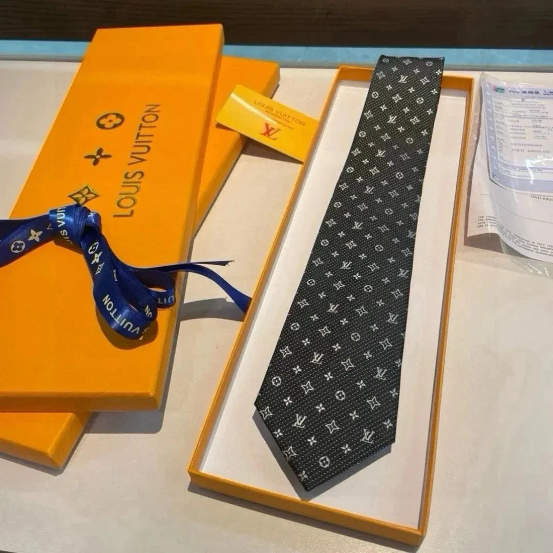 Necktie — Photo 12