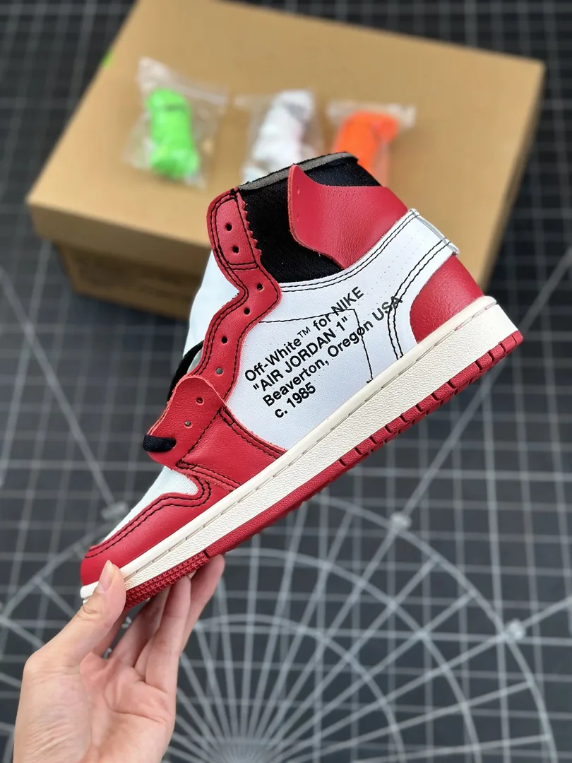 Off-White Air Jordan 1 High — Photo 13