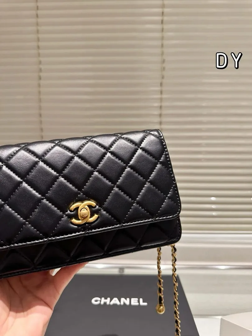 Chanel Lambskin Wallet On Chain — photo 6