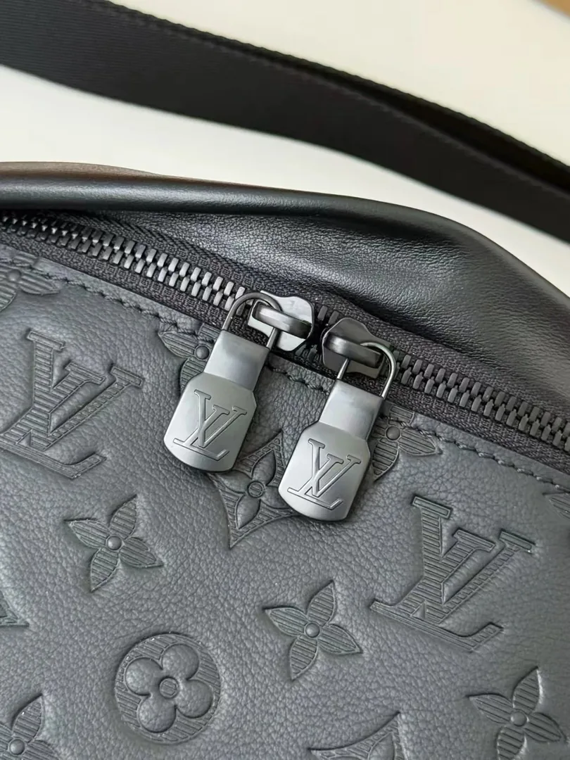 Louis Vuitton Discovery Rush Belt Bag — Zdjęcie 14