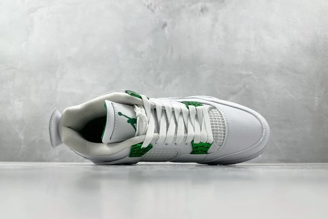Air Jordan 4 Metallic Pack — Photo 15