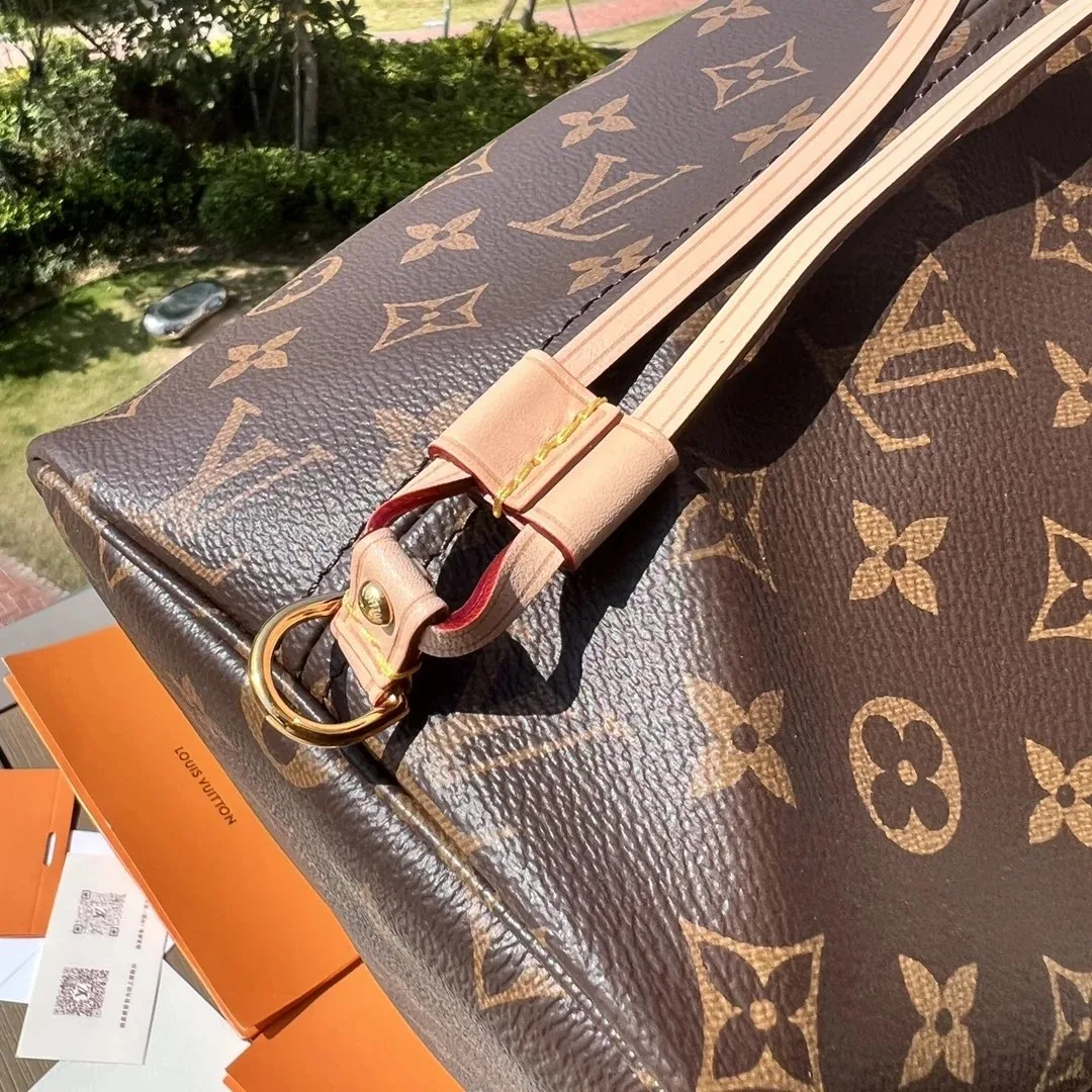 Louis Vuitton Neverfull Bag — QC