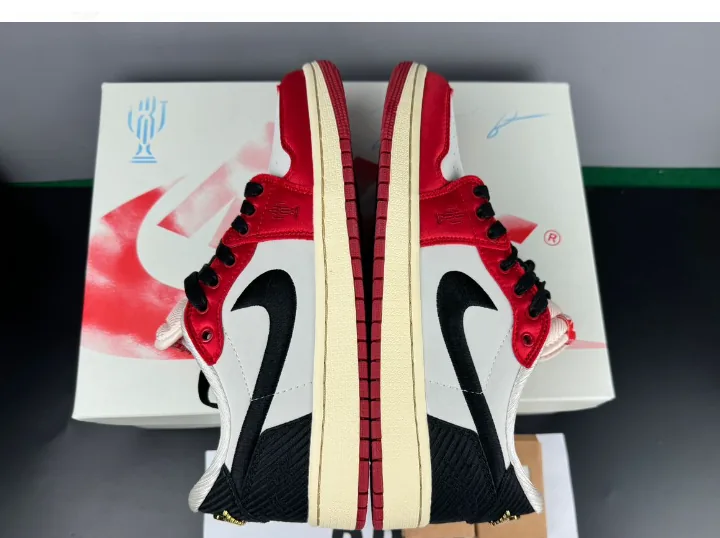Air Jordan 1 Away