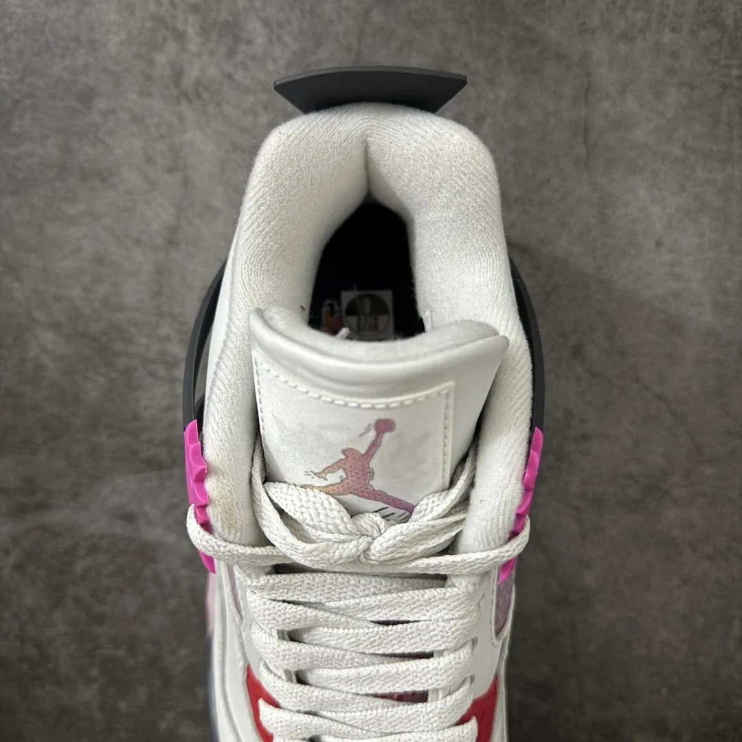 Air Jordan 4 Comic White Black — Photo 4