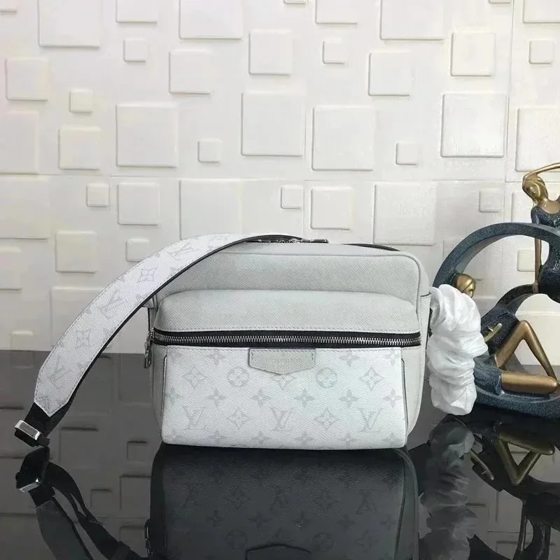 Retro Messenger Bag — QC