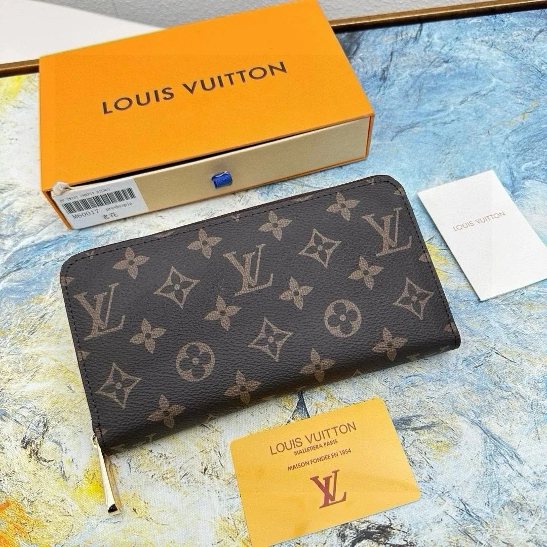 Louis Vuitton Leather Wallet — Zdjęcie 14