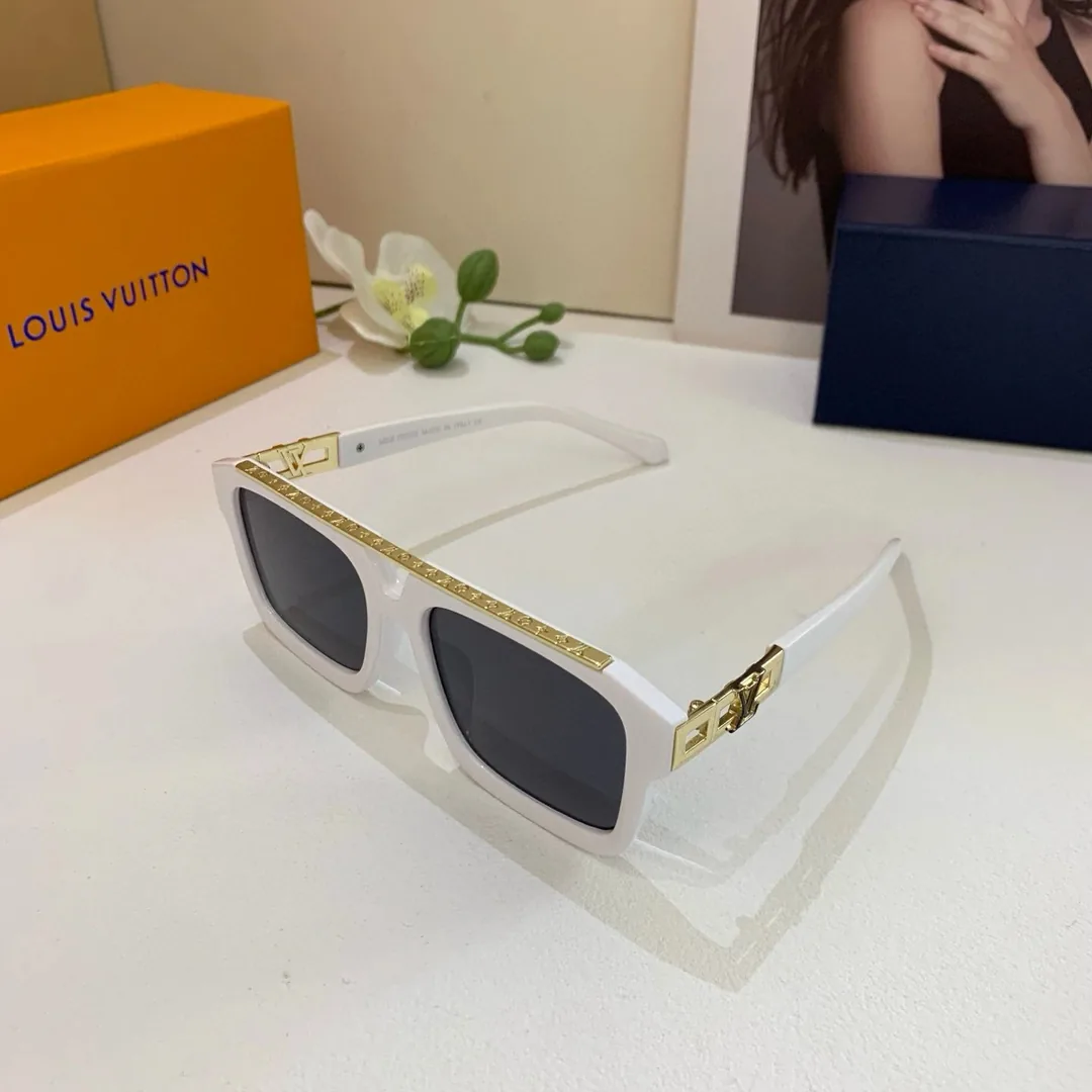 Accessory — Photo 5