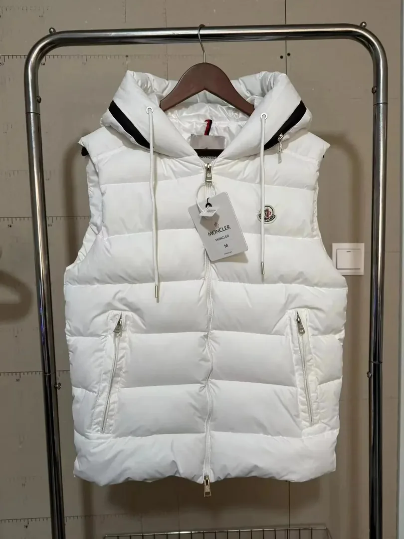 Sleeveless Padded Vest — Photo 3