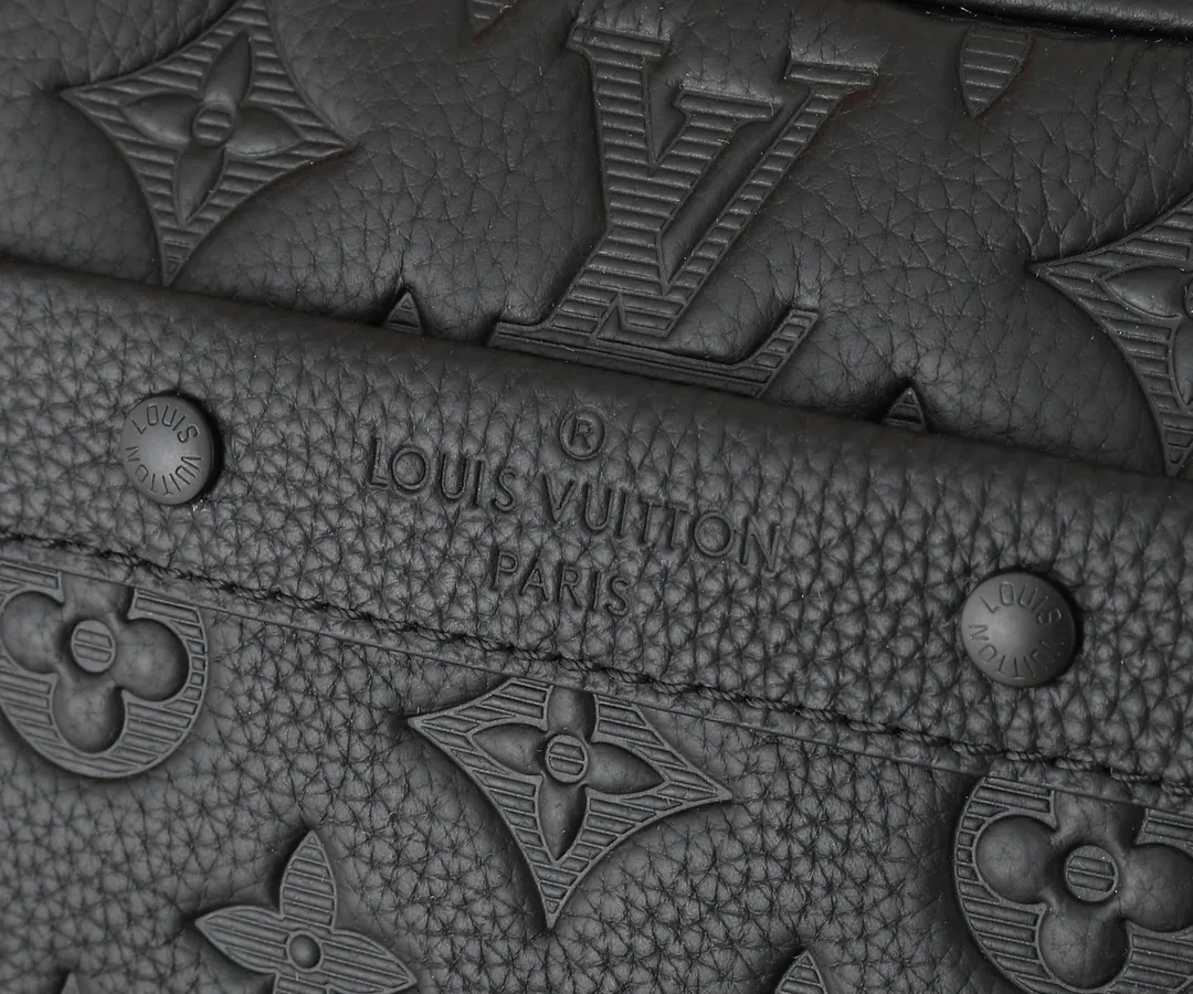 Louis Vuitton Alpha Messenger Bag — Photo 14