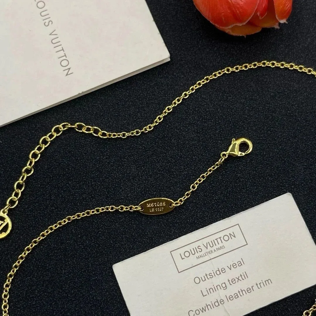Gold Letter Chain Necklace — QC
