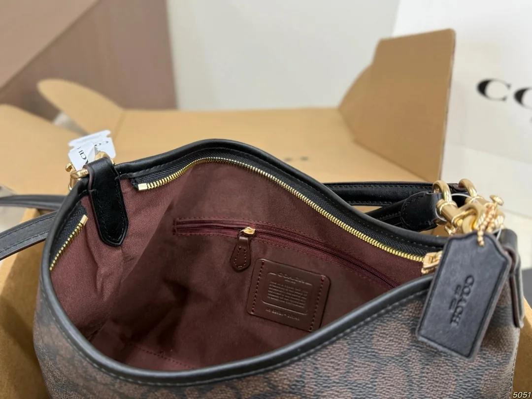 Coach Underarm Shoulder Bag — QC
