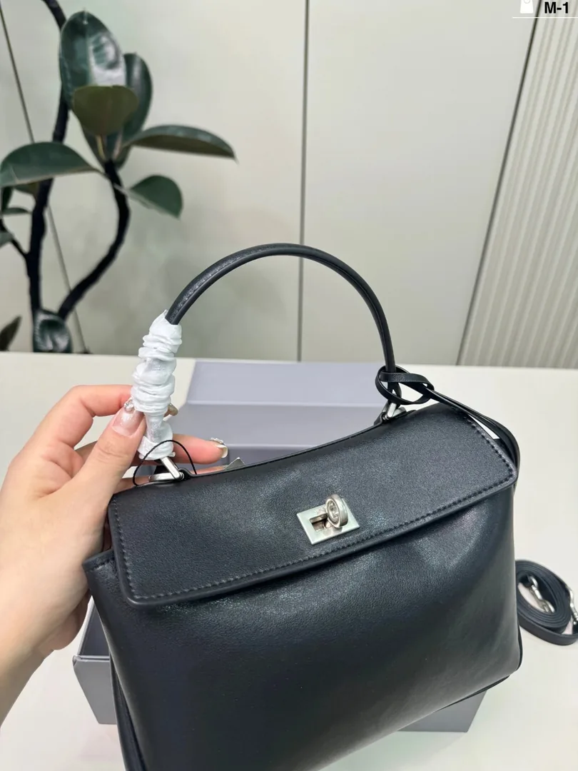 Balenciaga Leather Tote Bag — Photo 6