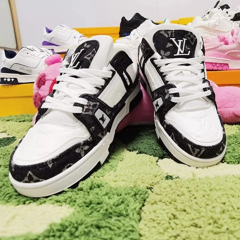 Louis Vuitton LV Trainer White Plain Sneakers — Photo 7