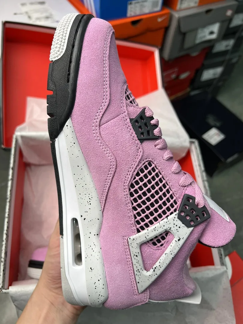 Air Jordan 4 Orchid — Photo 13