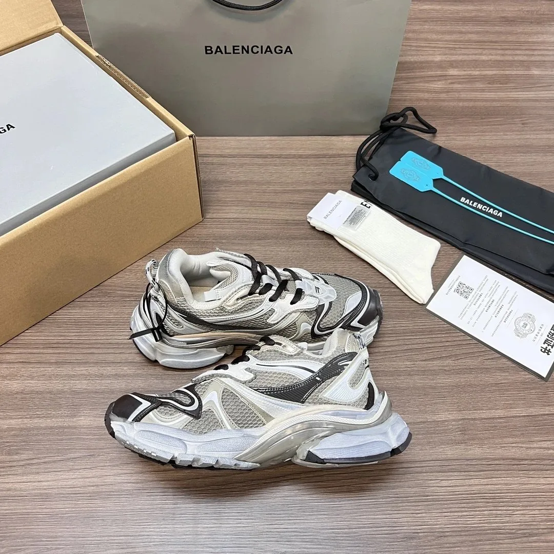 Balenciaga Runner Beige 2.0 Sneakers — Photo 12