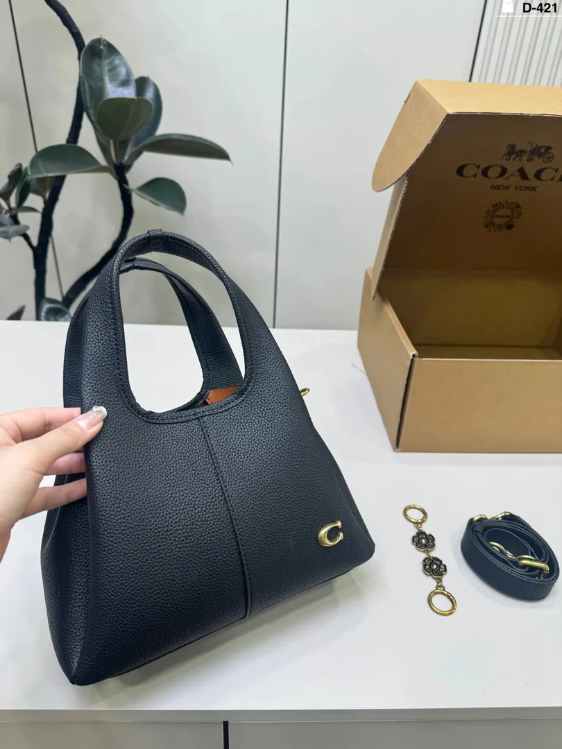 Celine Lana Basket Bag — Photo 4