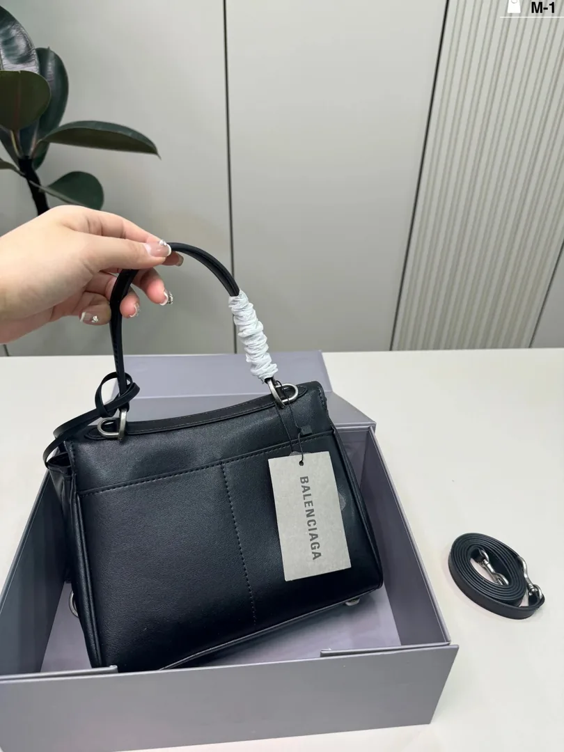 Balenciaga Leather Tote Bag — Photo 4