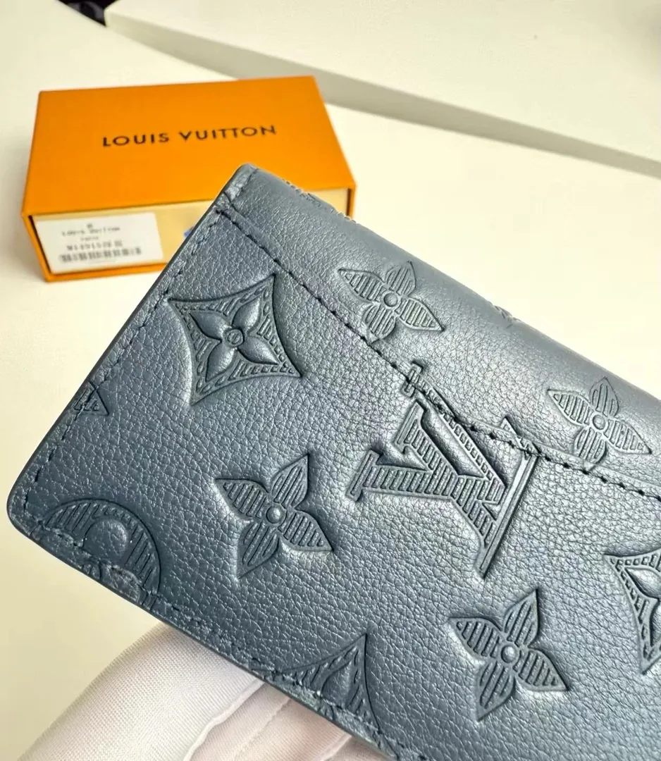 Louis Vuitton Leather Bag — photo 10