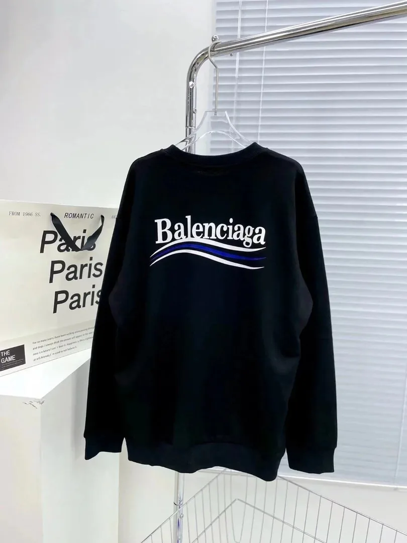Long-Sleeve Tee — Photo 12