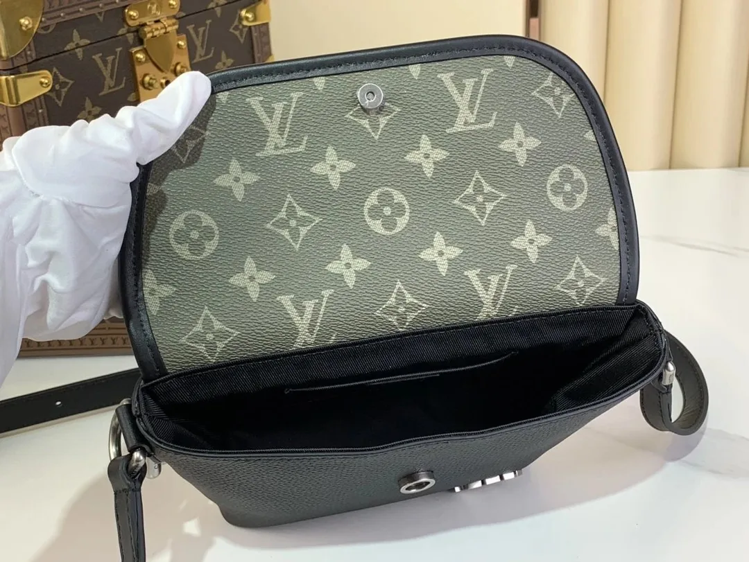 Louis Vuitton Leather Shoulder Bag — Photo 14