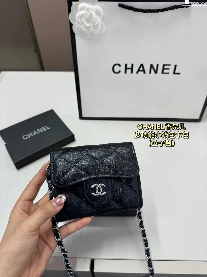 Chanel Lambskin Card Holder Wallet — Photo 4