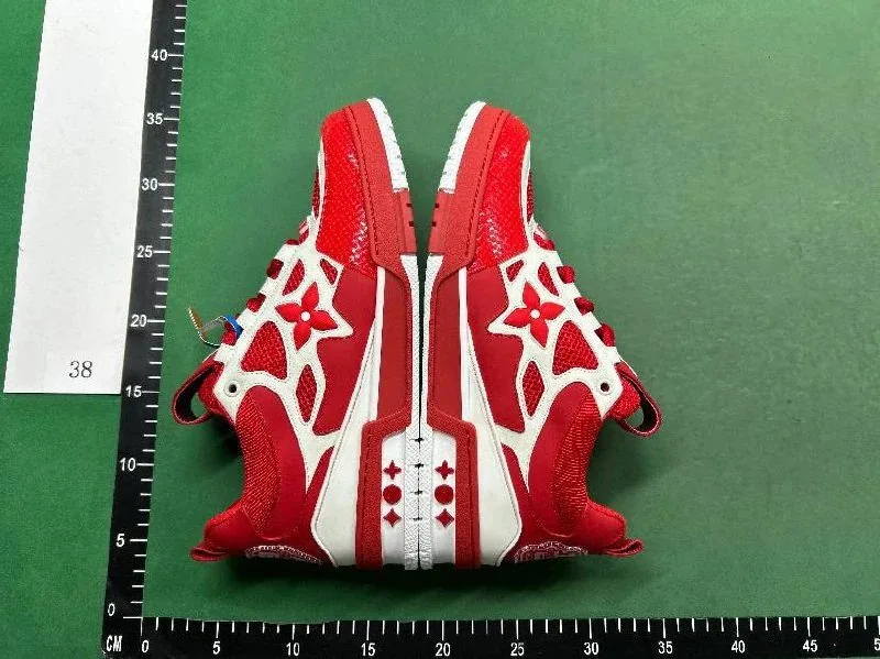 Louis Vuitton LV Trainer Grey Low-Top Runners — Photo 12