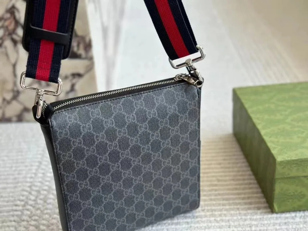 Gucci Messenger Bag — Photo 4