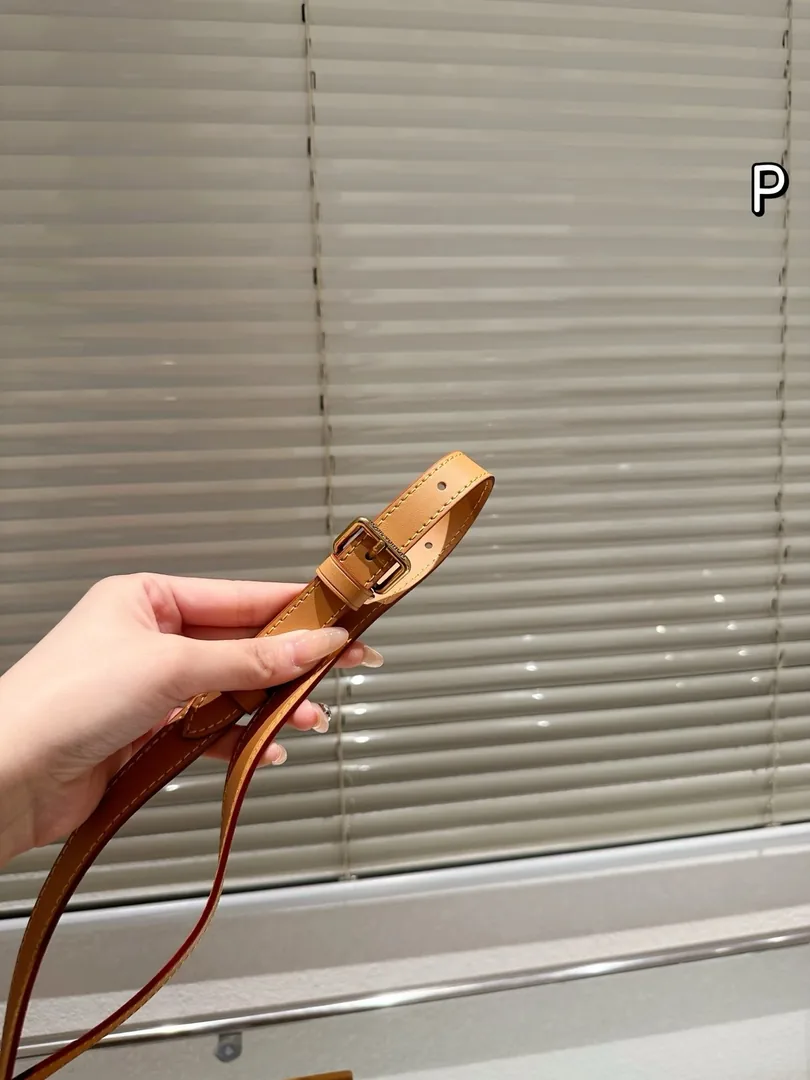 Louis Vuitton Leather Camera Bag — Zdjęcie 14
