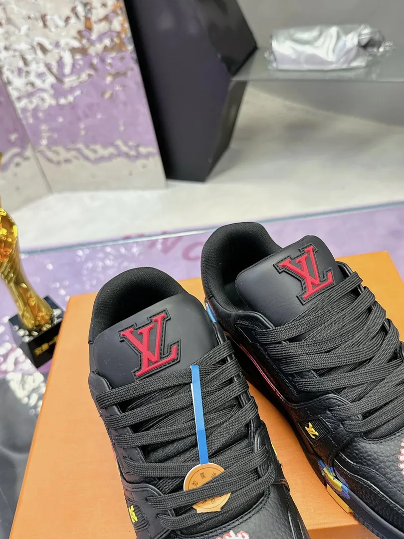 Louis Vuitton LV Trainer Graffiti Print Low-Top Trainers — Photo 14