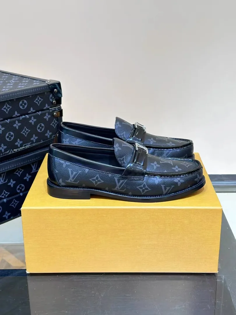 Louis Vuitton Leather Sneakers — QC