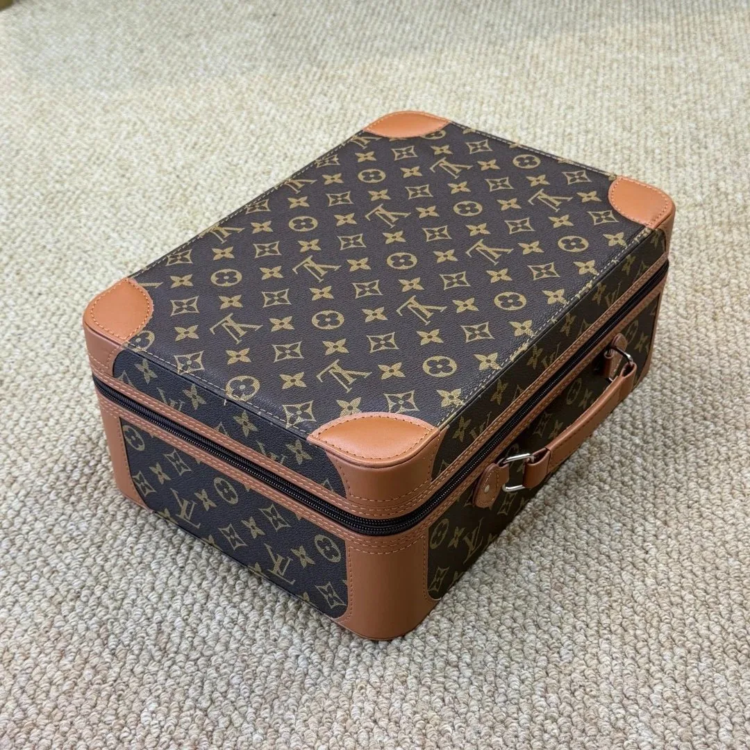 Jordan 1 High Triple Collab Monogram Sneakers With Trunk Cas — photo 10
