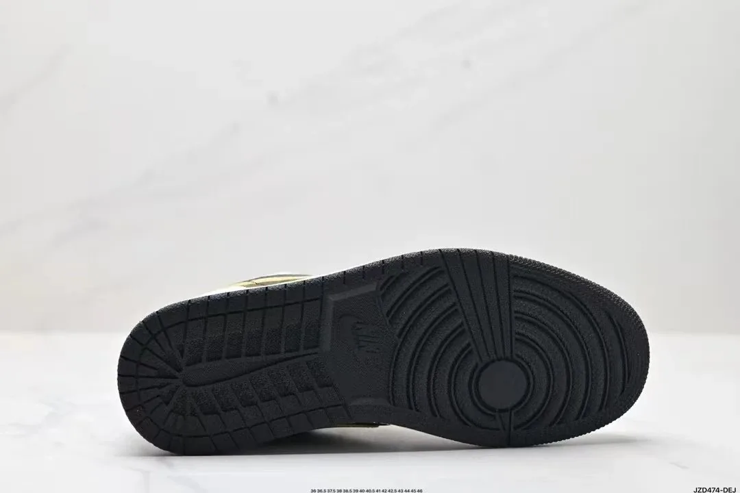 Air Jordan 1 Low Gold Swoosh — Photo 4