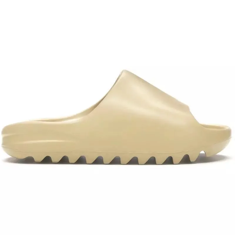 Yeezy Slides — Photo 13