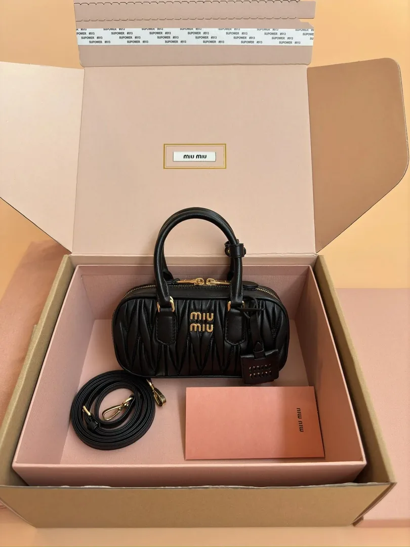 Leather Shoulder Bag — Zdjęcie 4