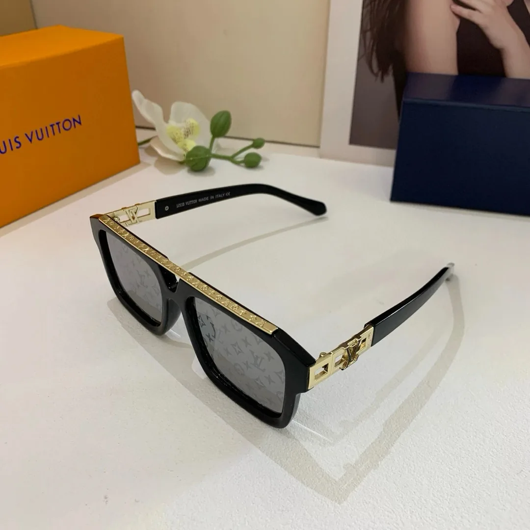 Accessory — Photo 3