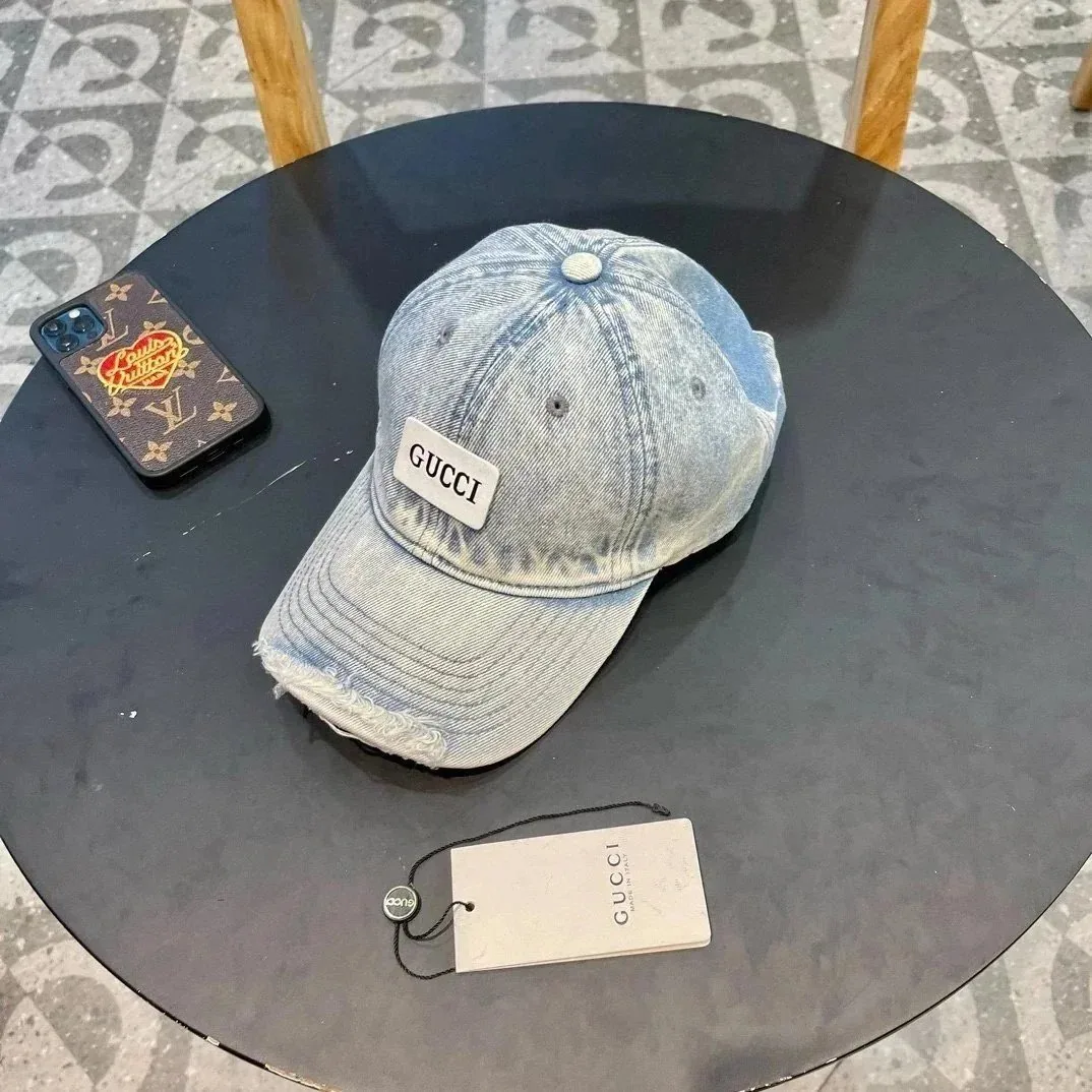 Gucci Accessory — Photo 4