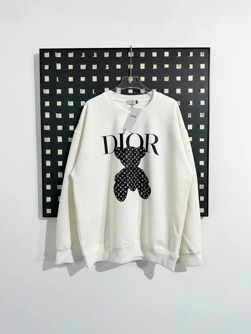 Loose Sweatshirt — Photo 10