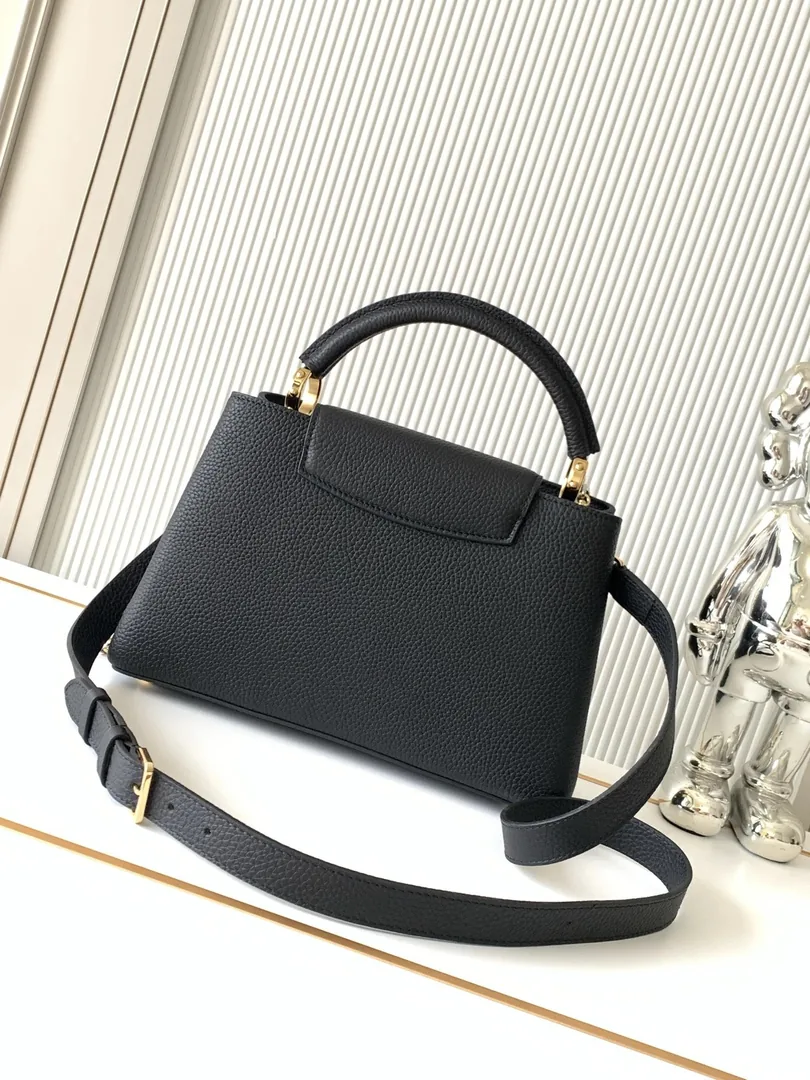 Louis Vuitton Capucines Handbag — Zdjęcie 3