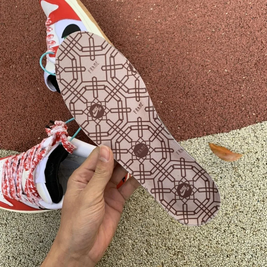 Nike Dunk Low SB Habibi Top Sneakers — Photo 15