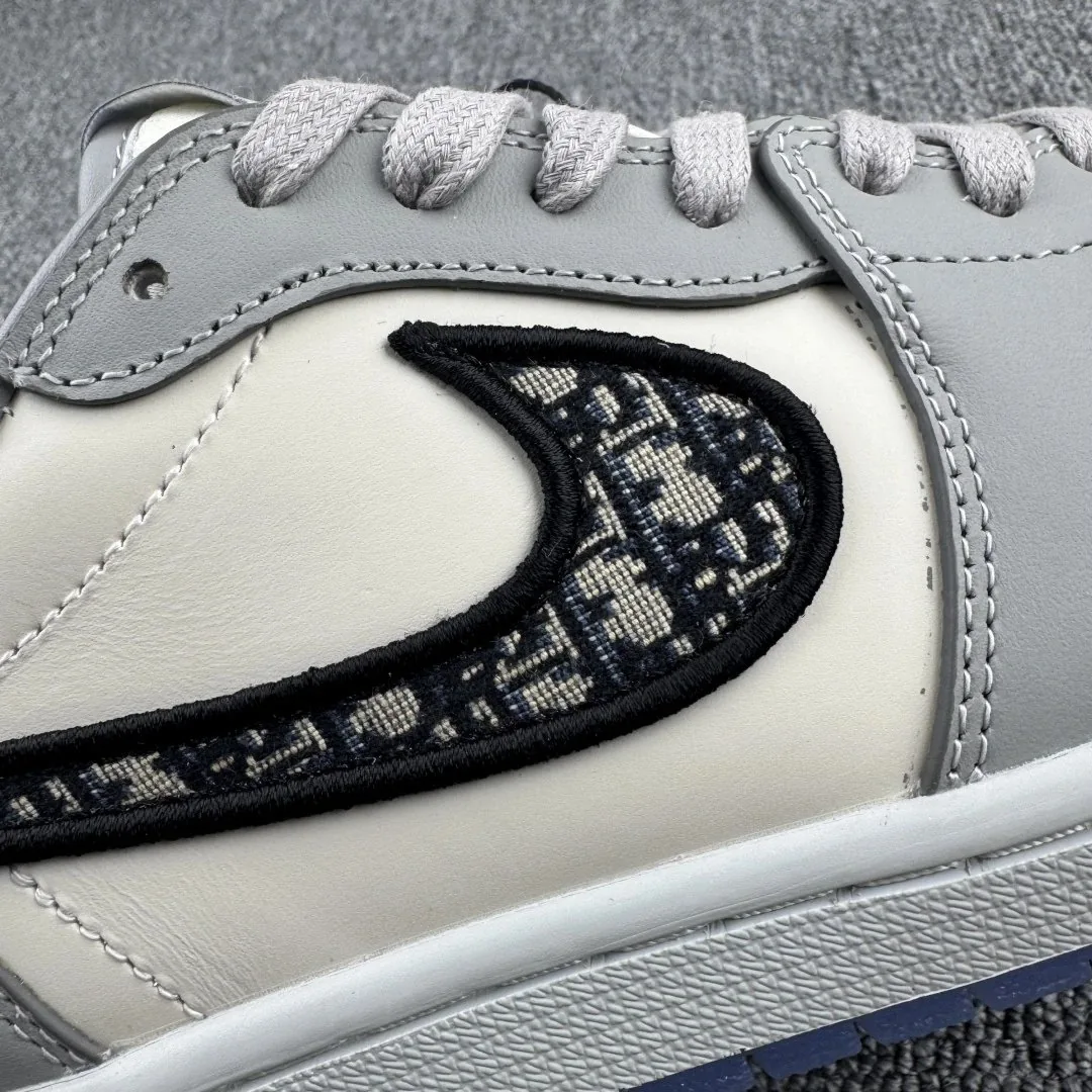 Dior Air Jordan 1 OG — Photo 14