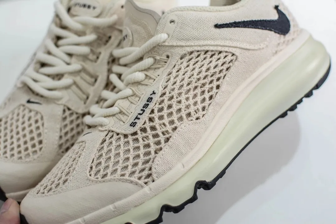Nike White Retro Running Sneakers — Photo 7