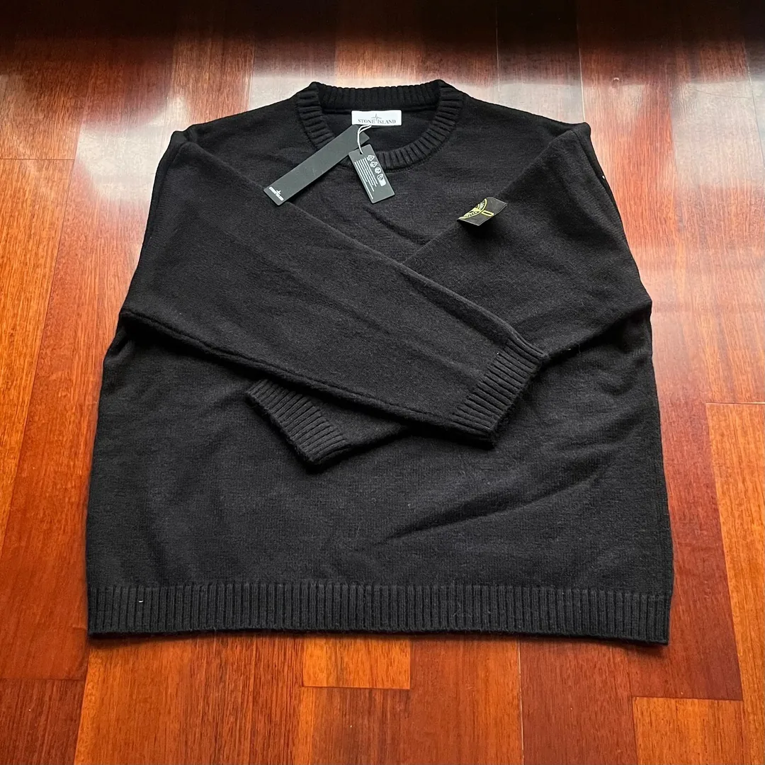 Simple Sweatshirt — Photo 6